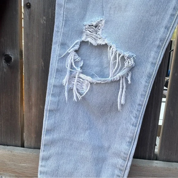 Distressed Levi’s 501 jeans - Picture 9 of 9